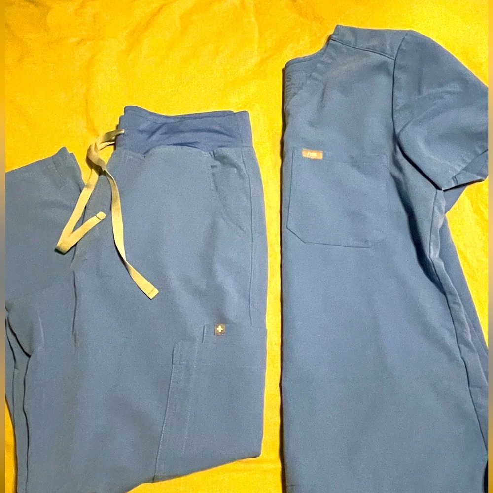 Figs scrubs. Small top, medium bottom